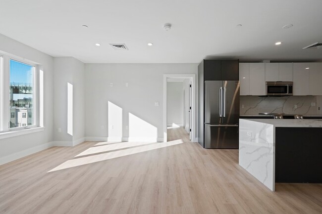 Building Photo - 25 2nd St