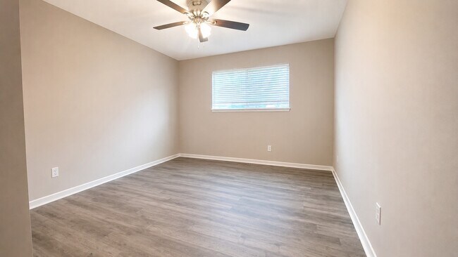 Building Photo - 1811 Hanbury Ct