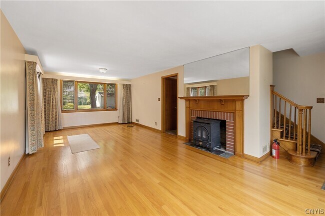 Building Photo - 444 Buckingham Ave