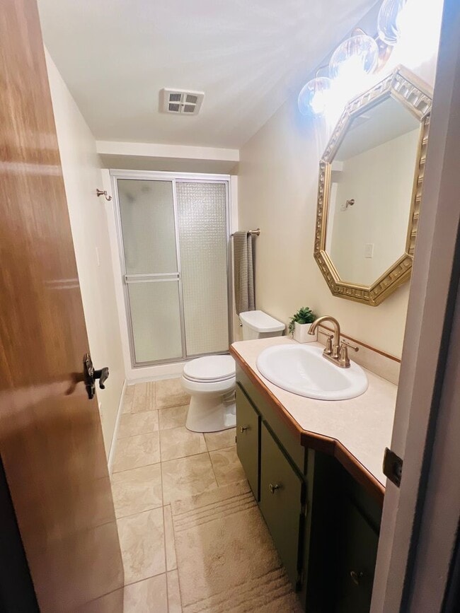 Building Photo - Beautiful Spacious Fox Farm Home