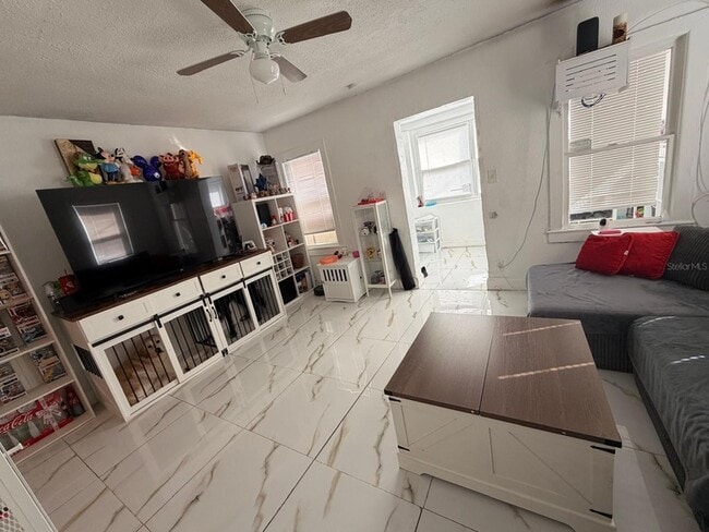 Building Photo - 1039 25th St