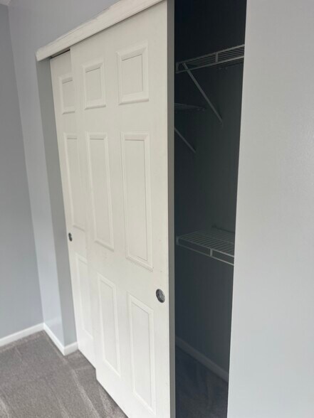 Walk in closet - 8282 Catalpa Ridge Dr