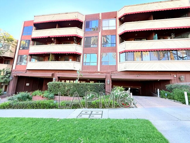 Building Photo - 1745 Camino Palmero St