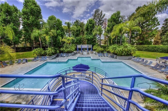 Building Photo - 5749 E Creekside Ave