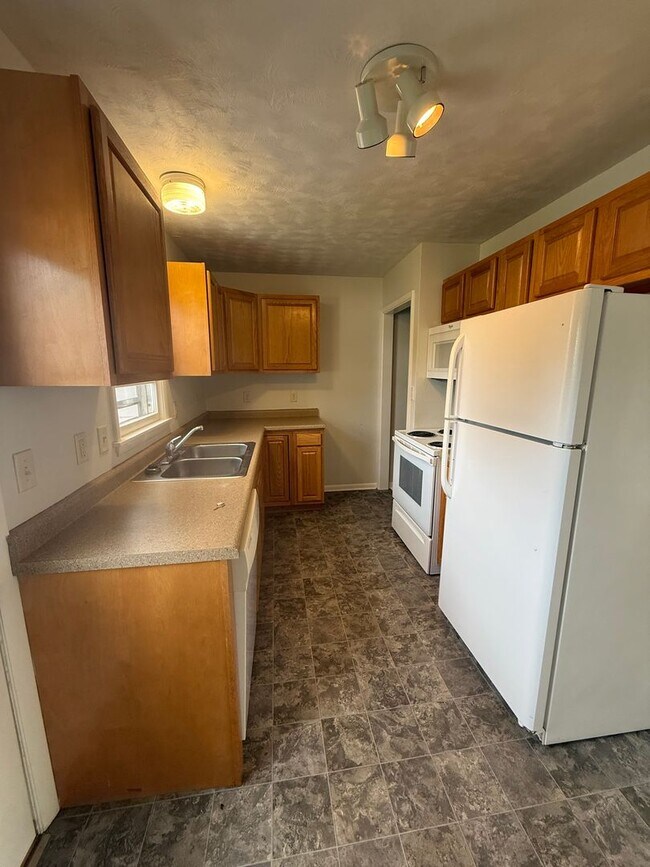 Building Photo - West Side 3 bedroom, 2 bathroom home for rent