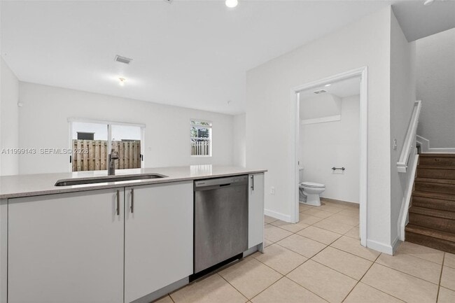 Building Photo - 2662 SE 10th St