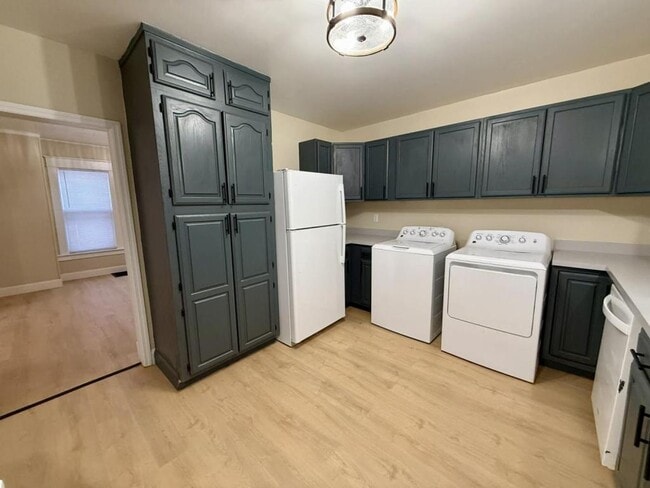 Building Photo - 35 Hess Ave