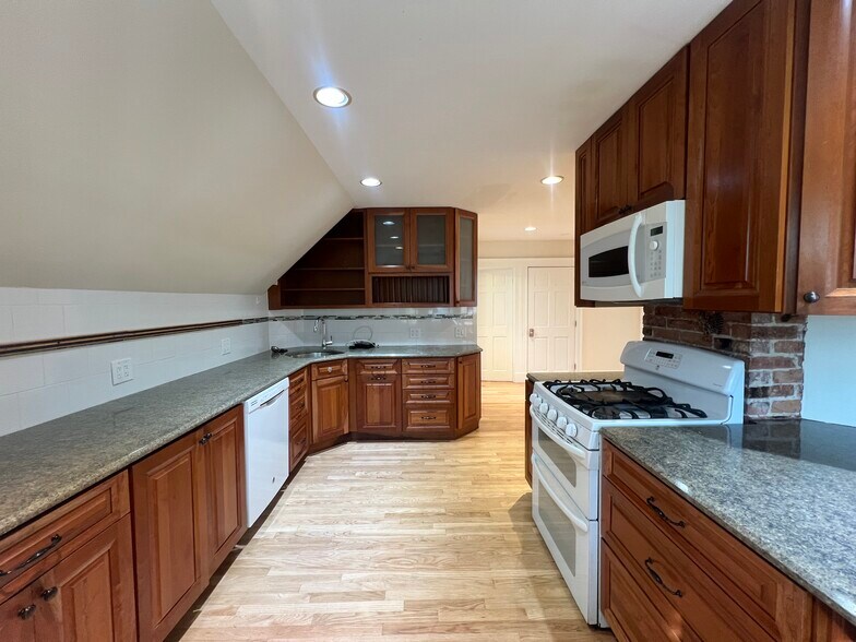 Building Photo - 50 White St