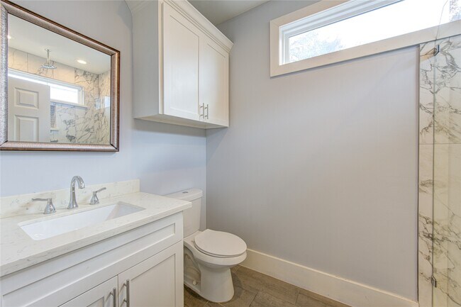 Building Photo - 2401 Eagle St