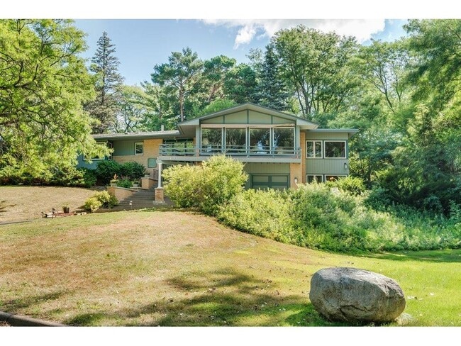 Building Photo - 400 Natchez Ave N