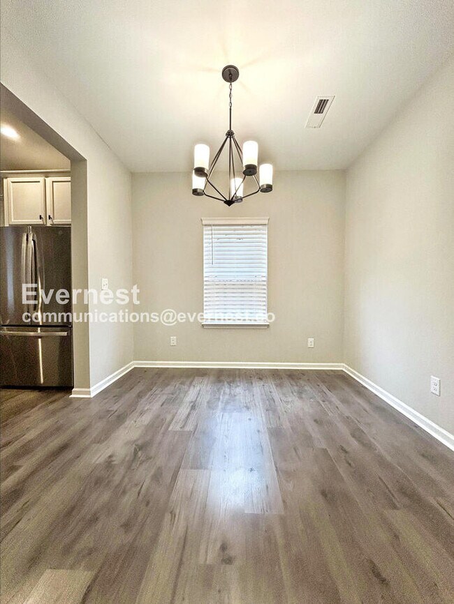 Building Photo - 2031 Darby View Ln