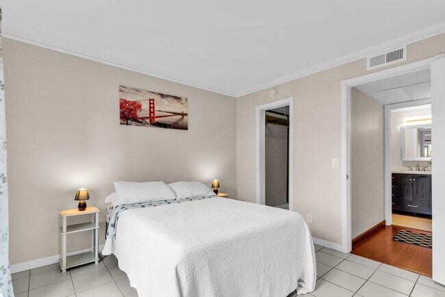 Building Photo - 470 N Civic Dr