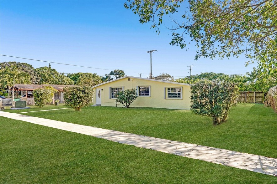 Building Photo - 6110 SW 38th St