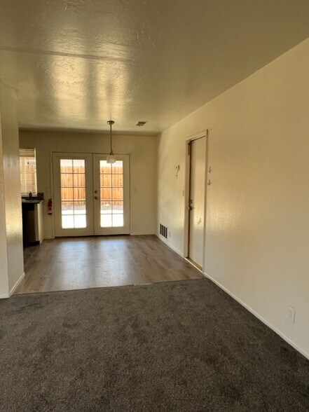 Building Photo - 709 W Atkins Ave