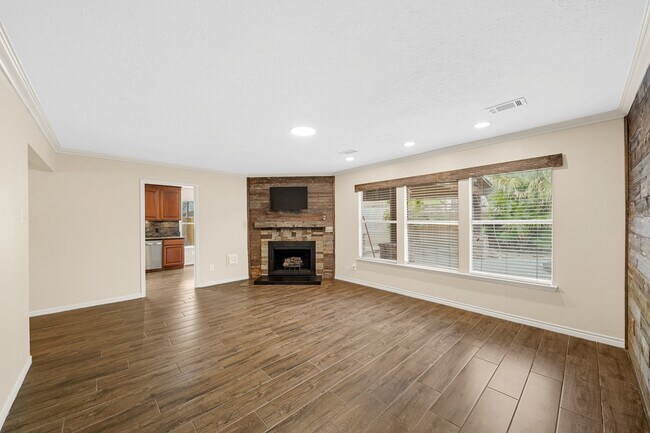 Building Photo - 2602 Cloverfield Ct