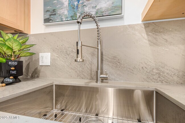 Building Photo - 12005 N Panorama Dr