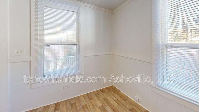 Building Photo - 326 Spring St