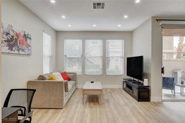 Building Photo - 251 S Green Valley Pkwy