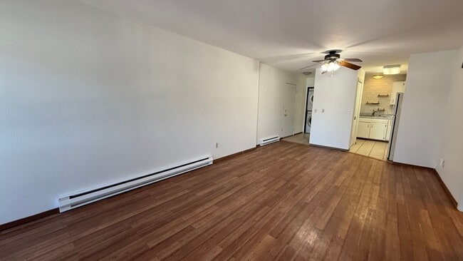 Building Photo - A quaint (2) Bed, (1) Bath unit with mountain views!