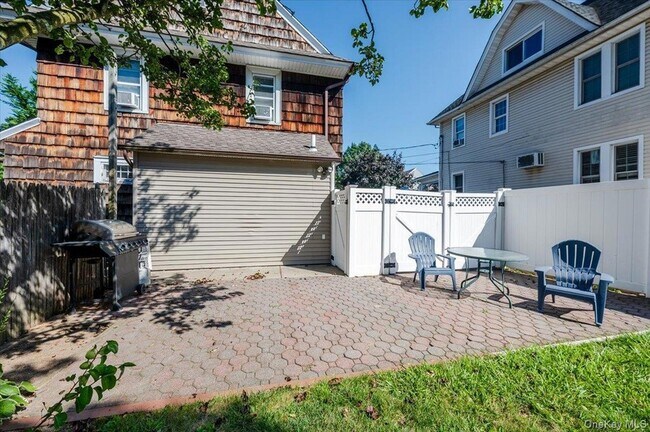 Building Photo - 48 Davison Pl