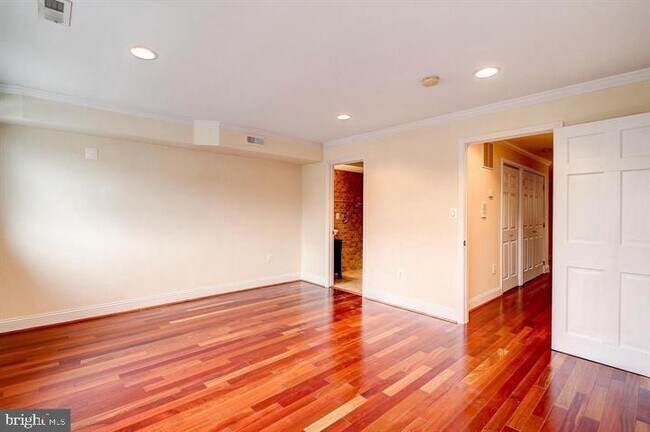 Building Photo - 2303 Essex St