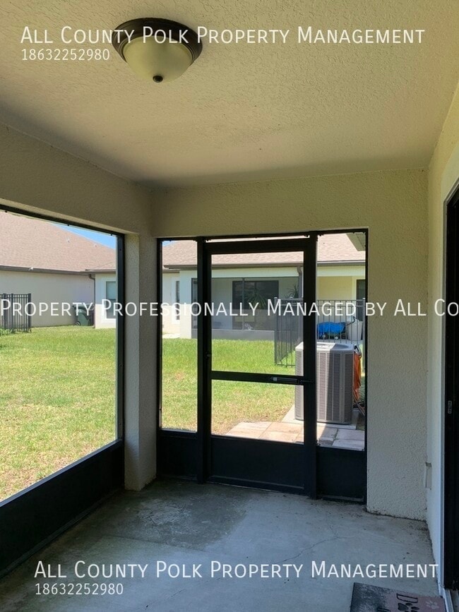 Building Photo - Lakeland Oasis! 3 Bedroom Duplex in Villag...