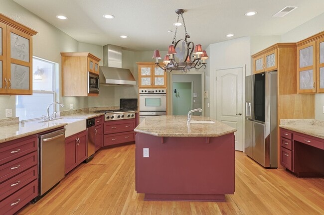 Building Photo - 5BR Home in Ramona Country Estates with Pool & Views