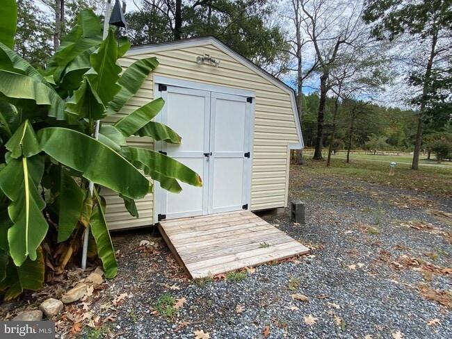 Building Photo - 38965 Maycroft Rd