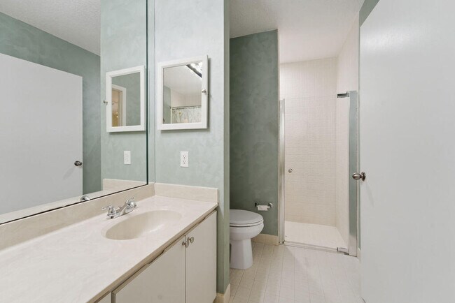 Building Photo - 5562 Reynolds Rd