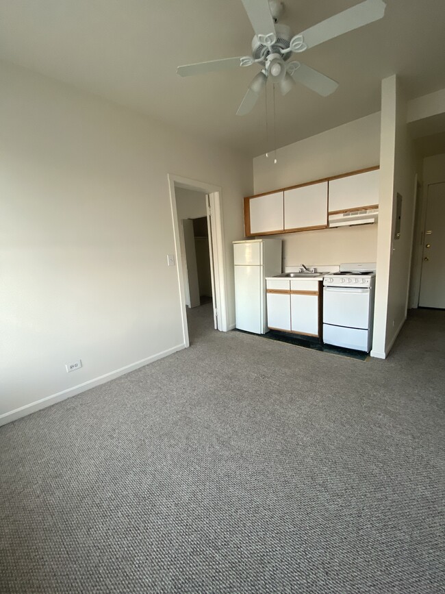 Building Photo - 3955 W Irving Park Rd