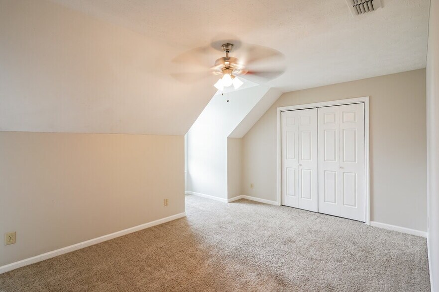 Building Photo - 300 Stafford Ct