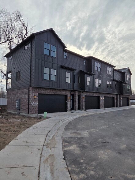 Building Photo - 7613 S 300 E