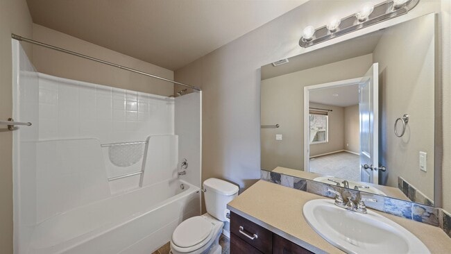 Building Photo - 4 Bed 2.5 Bath - Small Pet Friendly - Large Backyard - NAS Whidbey