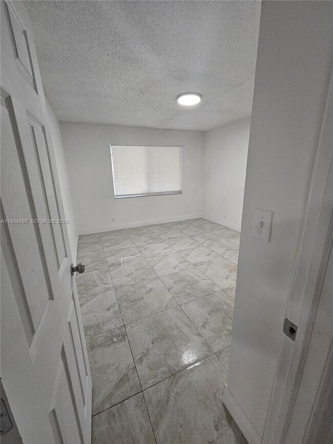 Building Photo - 5615 NW 27th Ct