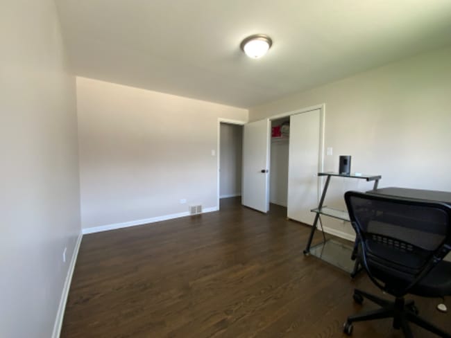 Building Photo - 9529 S Kolin Ave