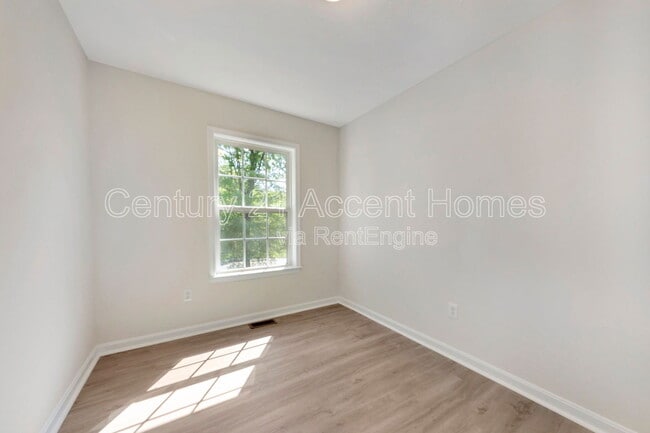 Building Photo - 9907 Warwick Pl