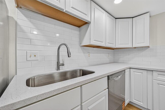 Building Photo - 12633 Memorial Dr