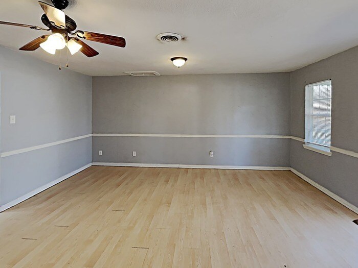 Building Photo - 4731 Bedford Dr