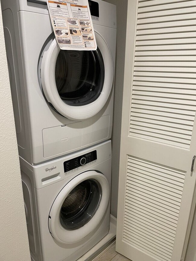 Building Photo - Ka Malanai at Kailua Phase II - 2 bedroom,  2 bath with 2 covered parking - $4,000.