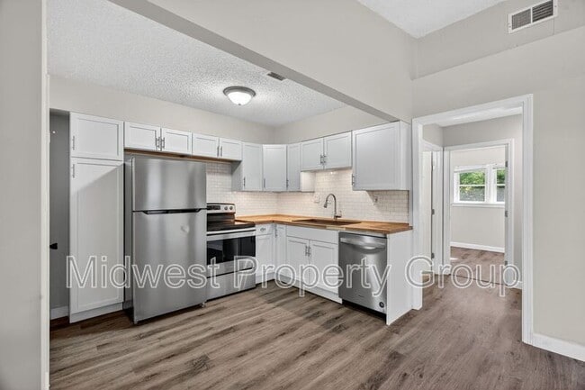 Building Photo - 7348 Lynn Ave