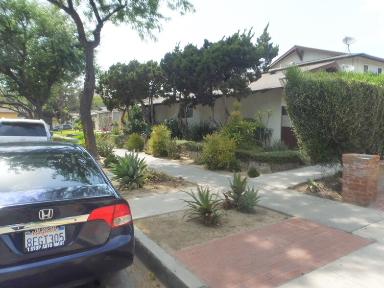 Building Photo - 2613 Andover Ave