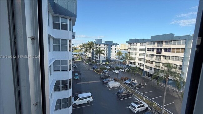 Building Photo - 16565 NE 26th Ave