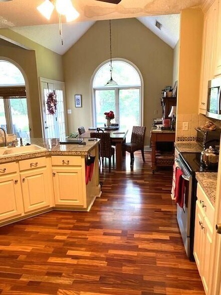 Building Photo - 341 Pebble Trail