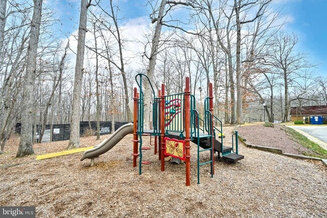 Building Photo - 5907 Noblestown Rd