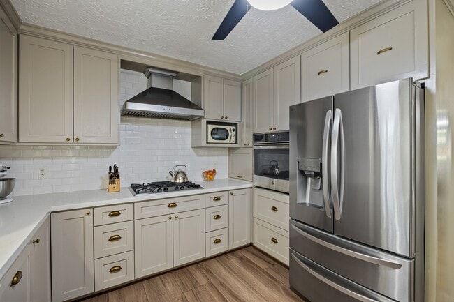 Building Photo - 326 Bayou View Dr