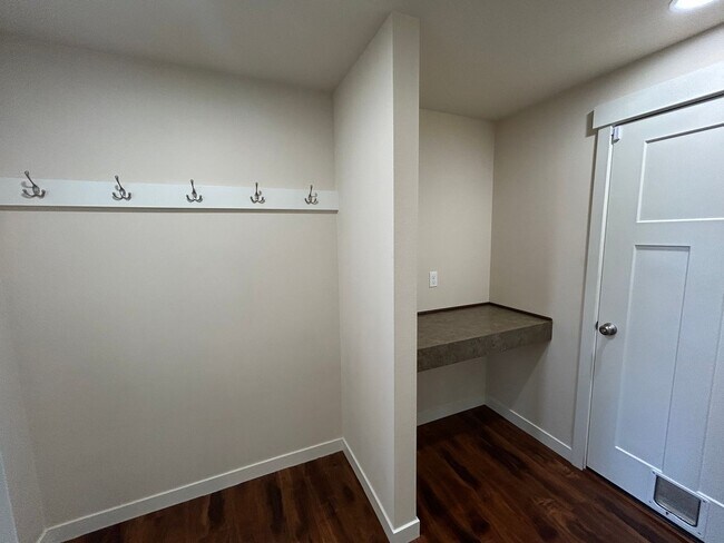 Building Photo - 4 bed/2.5 bath and 3 car garage and a down...