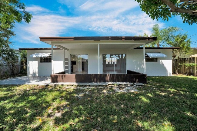 Building Photo - Sunrise Gem: Updated 2-Bed, 2-Bath with Ga...