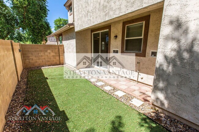 Building Photo - 10013 E Impala Ave