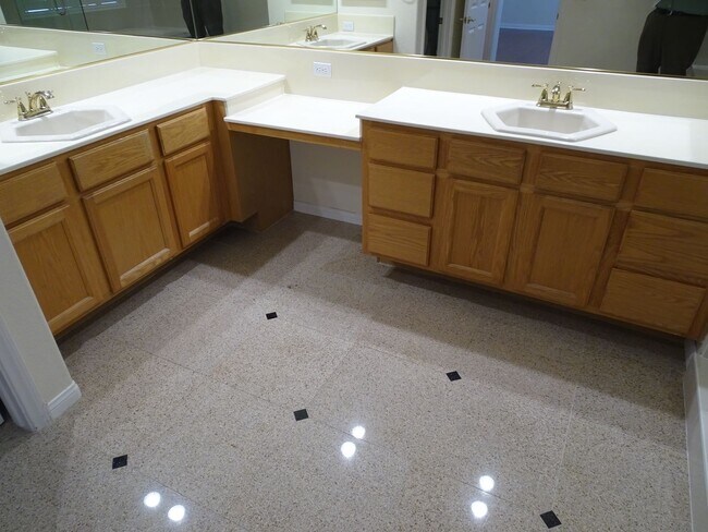 Building Photo - 5 BED Summerlin home w/ 1ST FLOOR BED AND 3/4 BATH