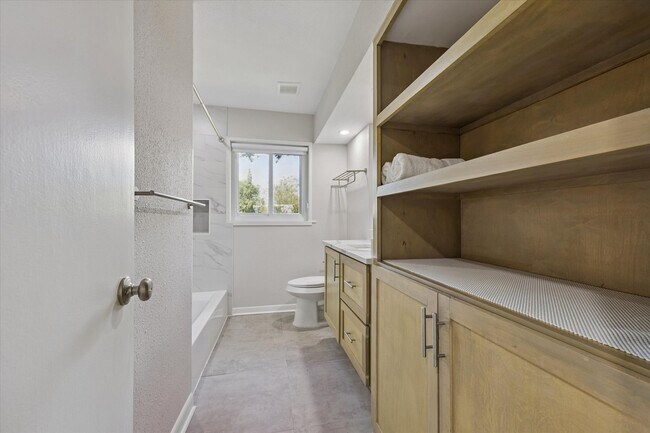 Building Photo - 8621 Bob White Dr
